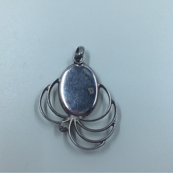 .900 Mother of Pearl Pendant - Picture 3 of 5